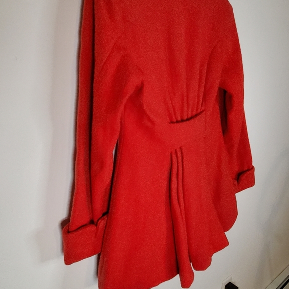Red Mod 60s-style Wool Peacoat with Bold Black Buttons - Picture 13 of 16